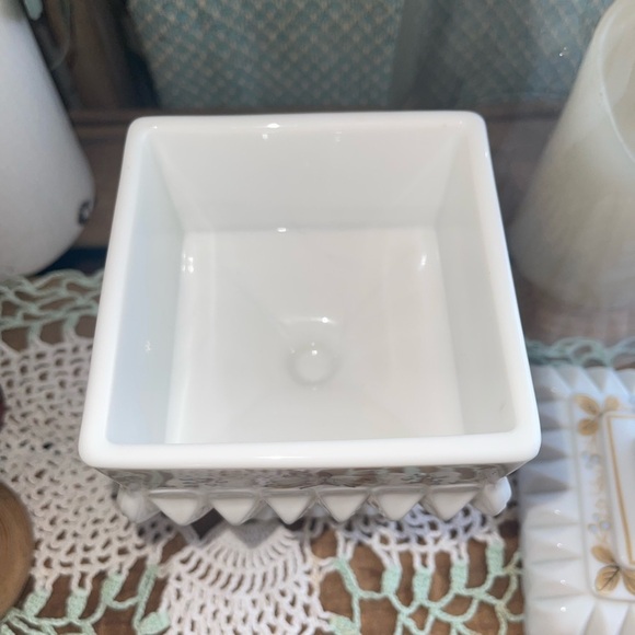 Vintage Westmoreland Milk Glass Pedestal Lidded Dish with Gold Leaf. VGUC - Picture 4 of 4